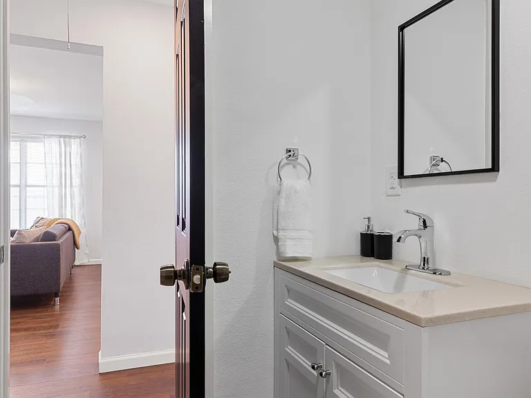 1230 S Montclair Ave — Photo 22