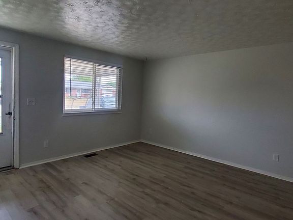3rd image of 7373 Chatlake Dr