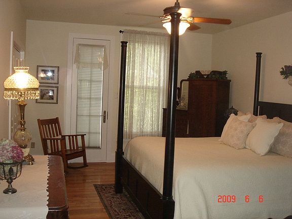 19x12 Master Bedroom w/Walk-In Closet