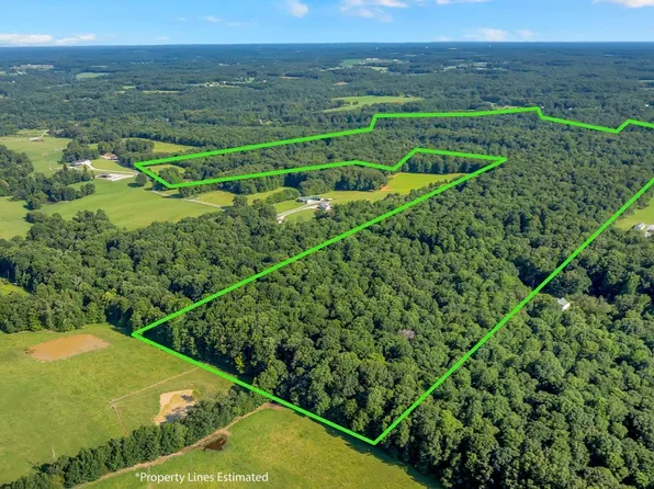 3701 Oakwood Church Rd, Cedar Hill, TN 37032