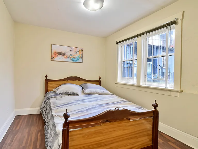 935 Jervis St #18 — Photo 16