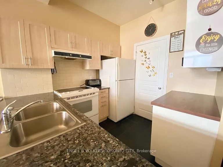 801 Bay St #2002 — Photo 5