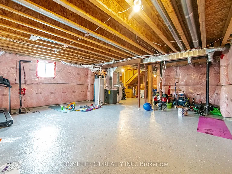 129 Holbrook Ct — Photo 35