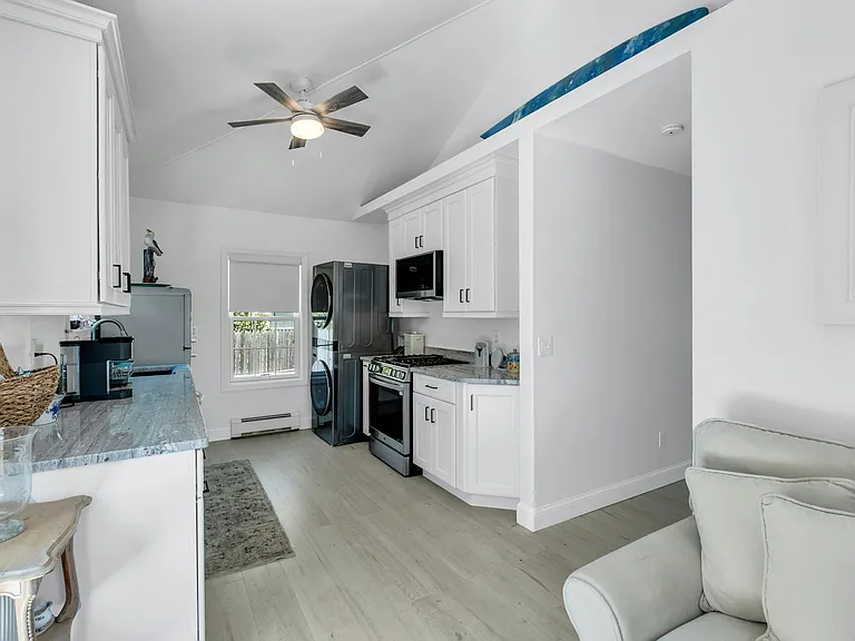 135 Noyac Ave — Photo 2