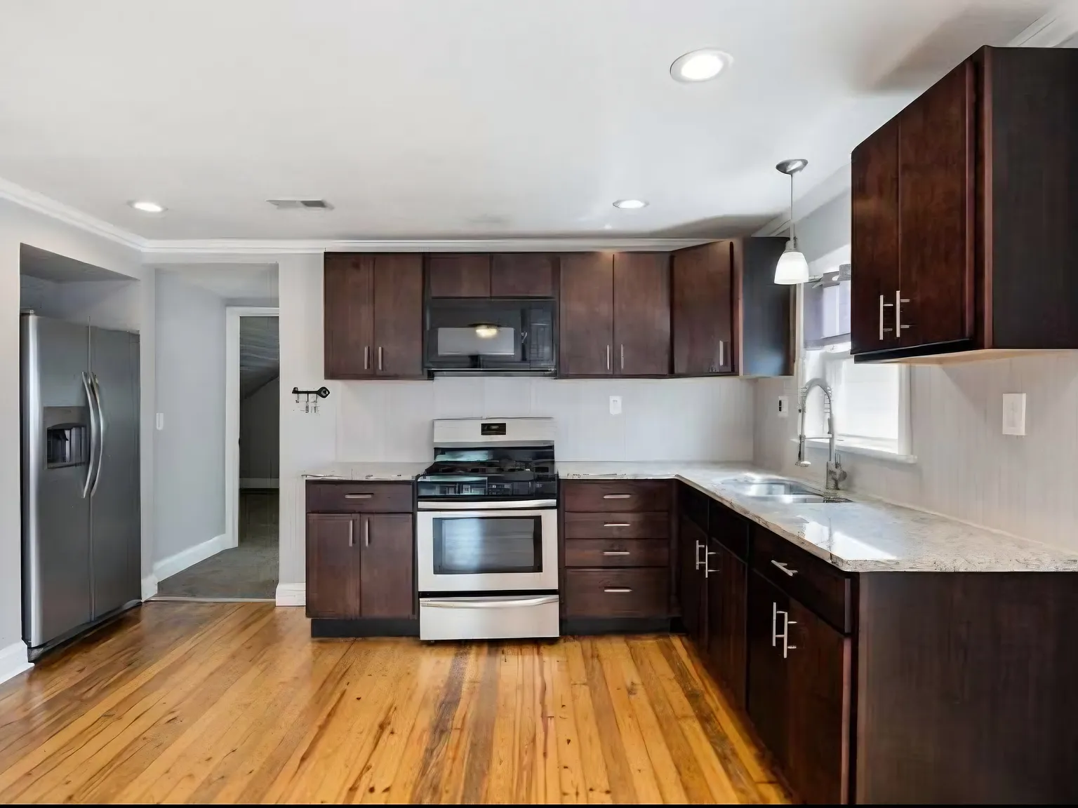 1 bed, 1000 sqft, $1,600 — Photo 3