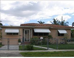 5th image of 1975 SW 61st Ct