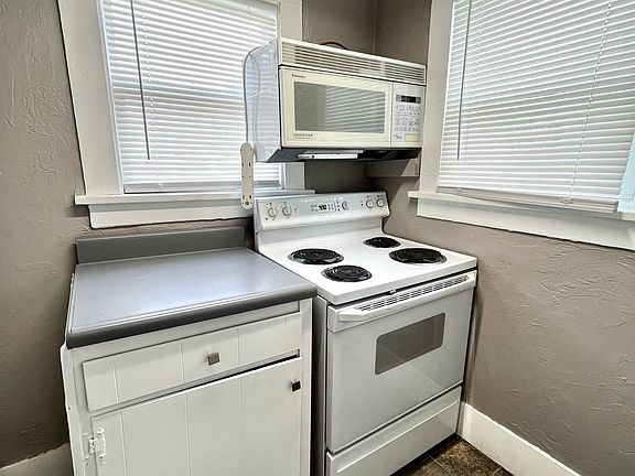 2nd image of 1215 Peach St APT 3