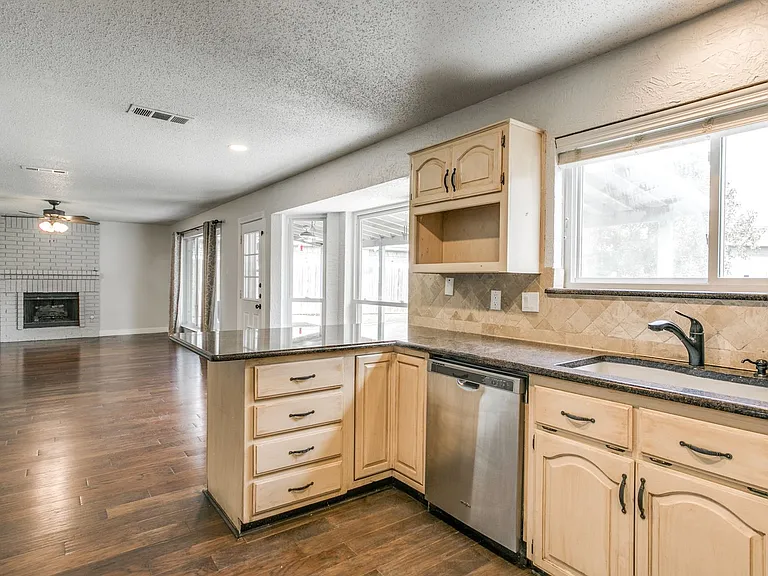 2204 Winslow Ct — Photo 11