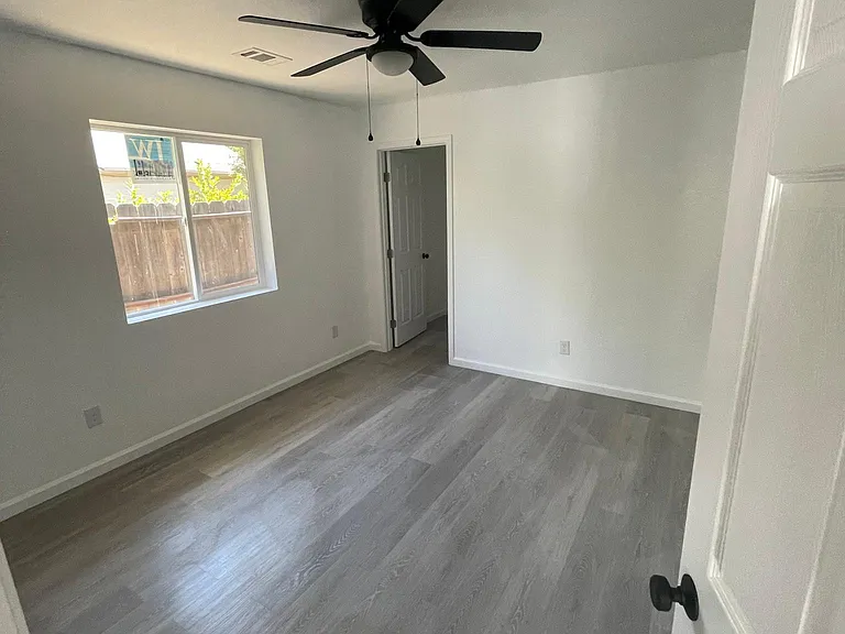 529 W Rimby Ave — Photo 10