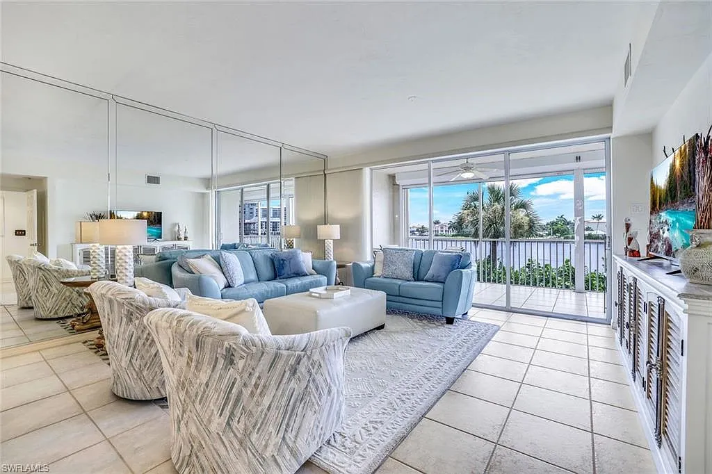 9380 Gulf Shore Dr — Photo 1