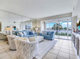 9380 Gulf Shore Dr APT 102, Naples, FL 34108