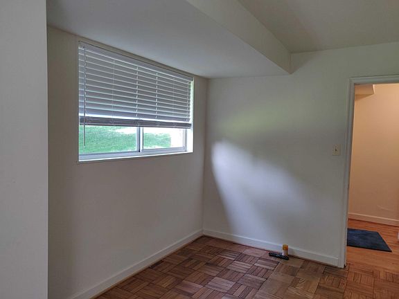 5th image of 2701 S Fern St #1A