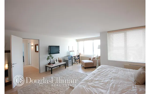 Rented by Douglas Elliman | media 51