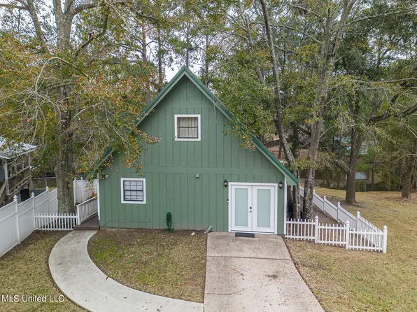 2850 Flounder Cir, Gautier, MS 39553