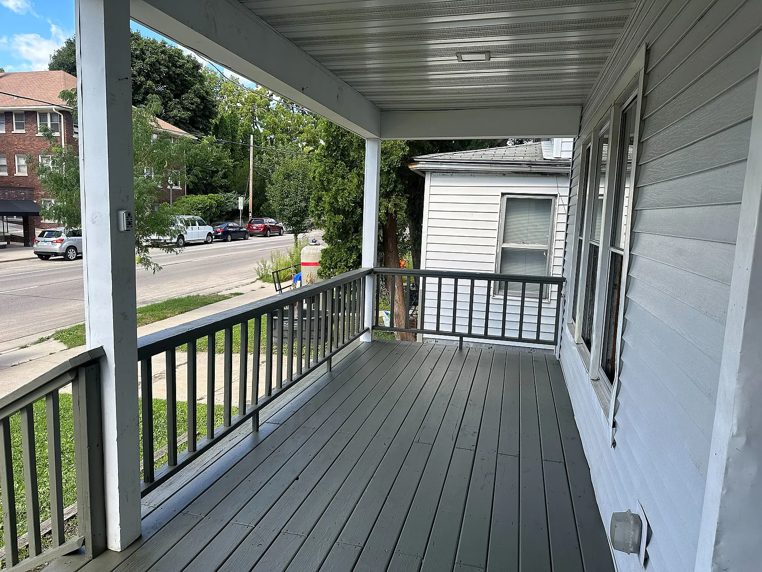 919 E Johnson — Photo 2