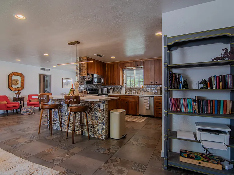 7043 E Moreland St — Photo 22