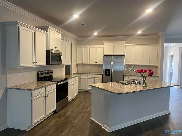 101 Donovan Dr — Photo 6
