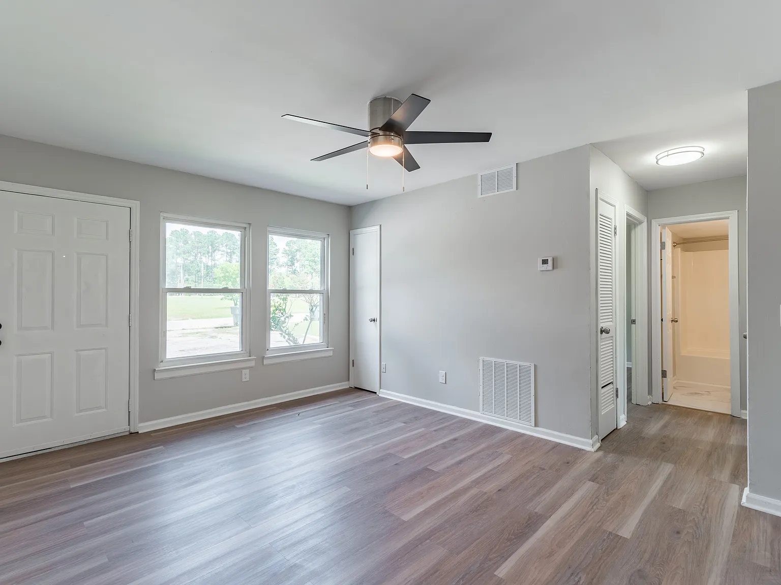 2 bed, 1.5 bath, 800 sqft, $1,195 — Photo 1