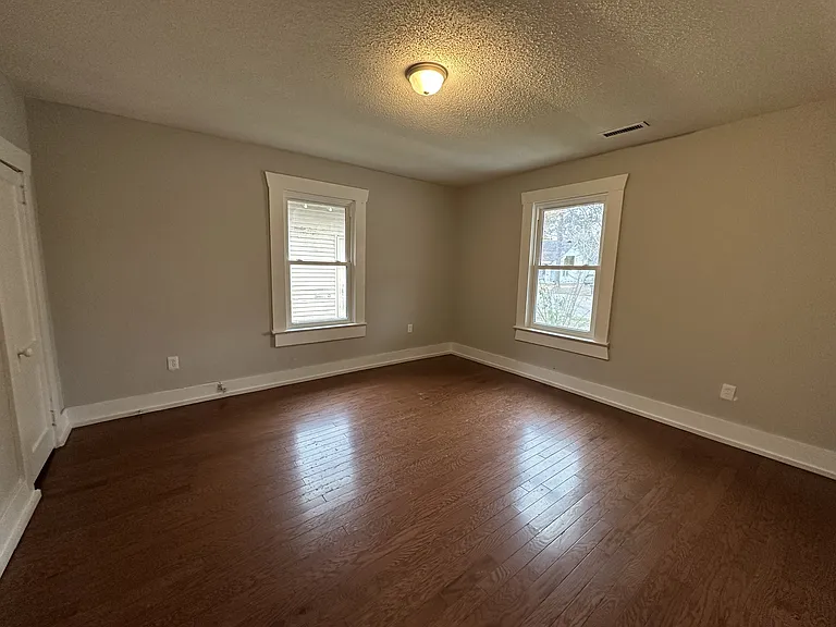 2722 Avenue I — Photo 10