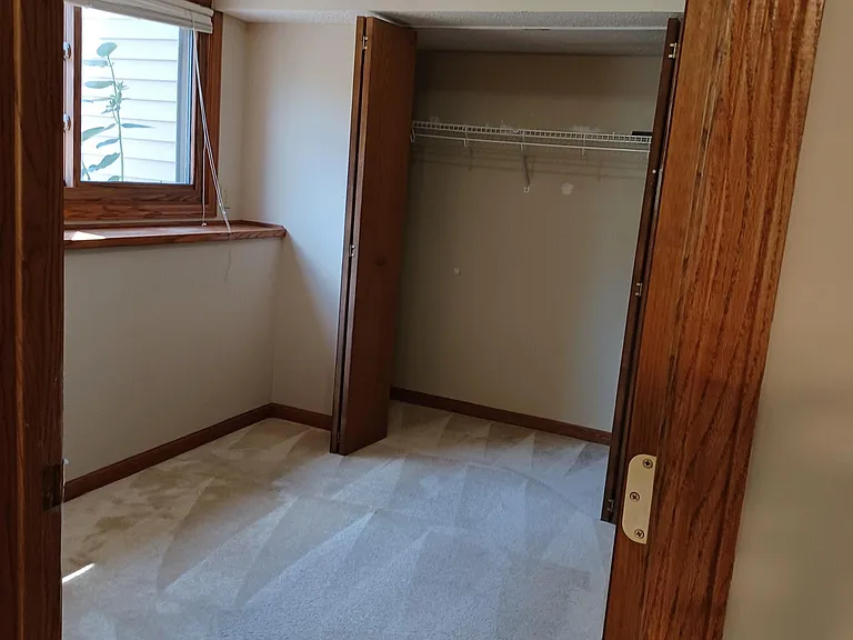 14331 Utica Ave — Photo 5