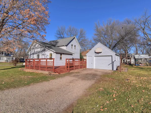 802 N 5th St, Estherville, IA 51334