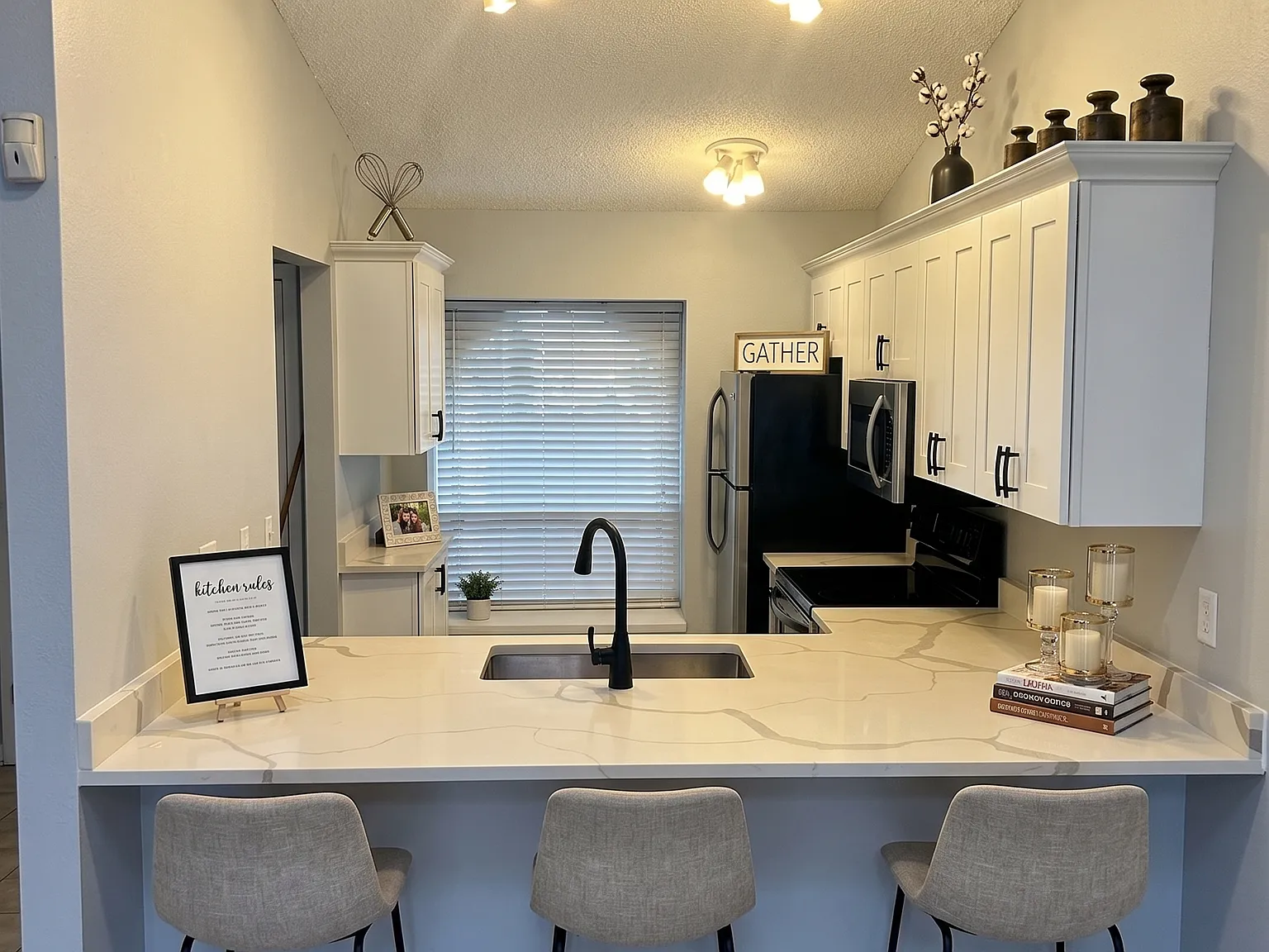 2 bed, 1036 sqft, $1,645 — Photo 2