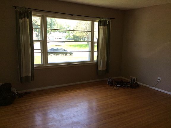2nd image of 7800 Aster Dr N