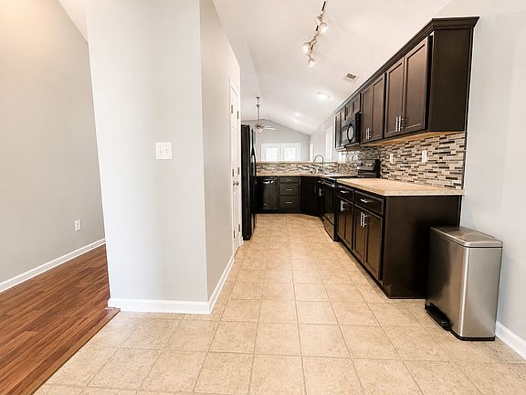 4th image of 10417 Leven Blvd