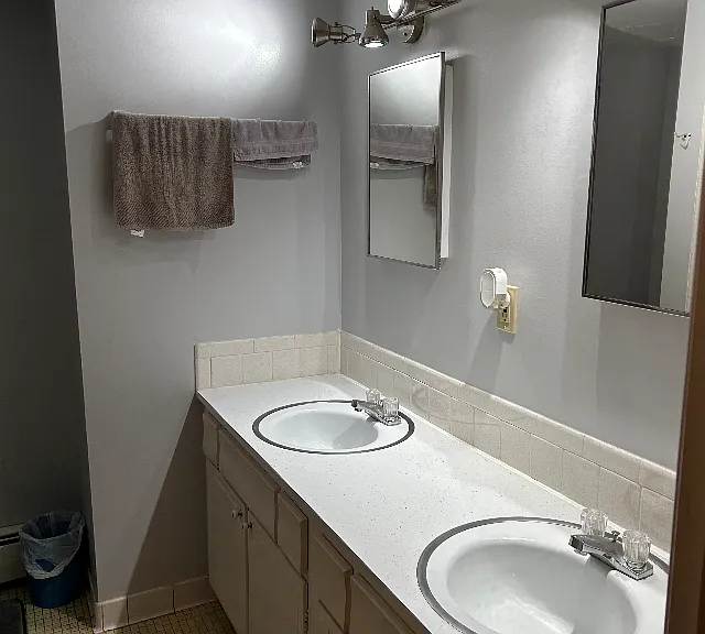 Double sinks in bathroom