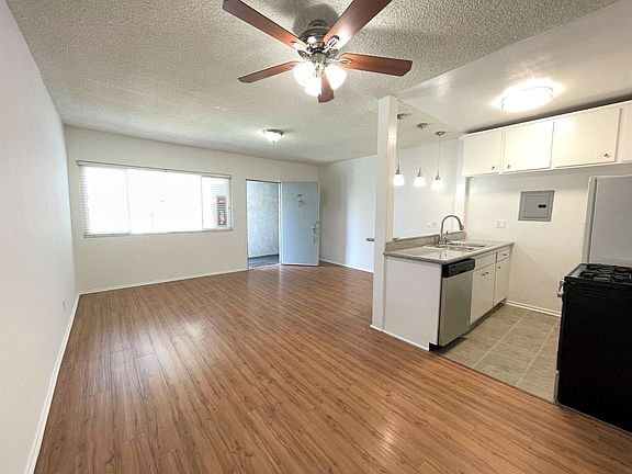 2nd image of 15925 Victory Blvd #117201