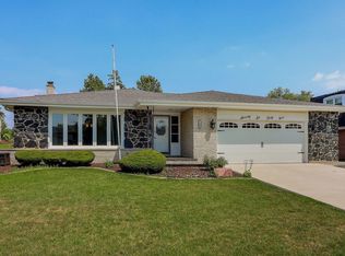 7649 Appletree Ln, Willowbrook, IL