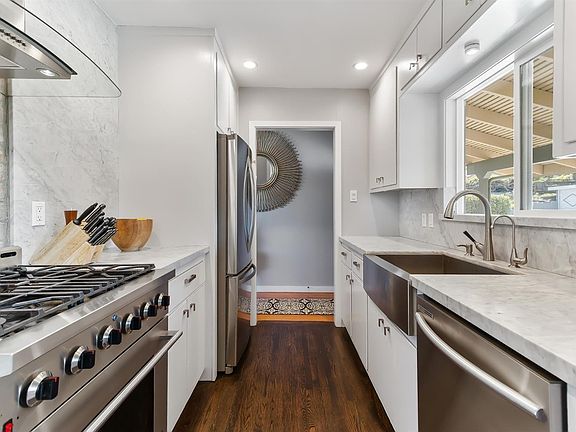 5th image of 208 Corkwood St