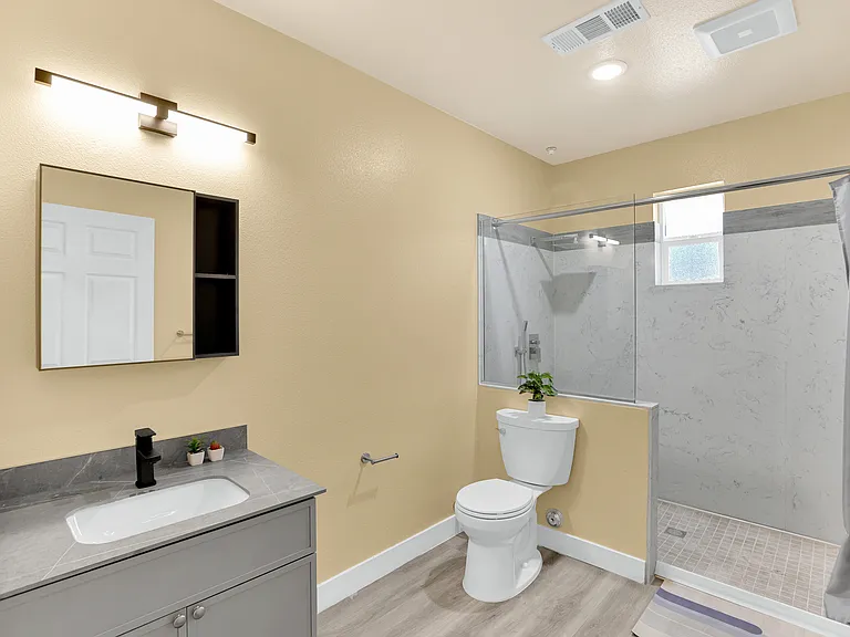 Private Room in 2 Bed 1 Bath Apartment. — Photo 13