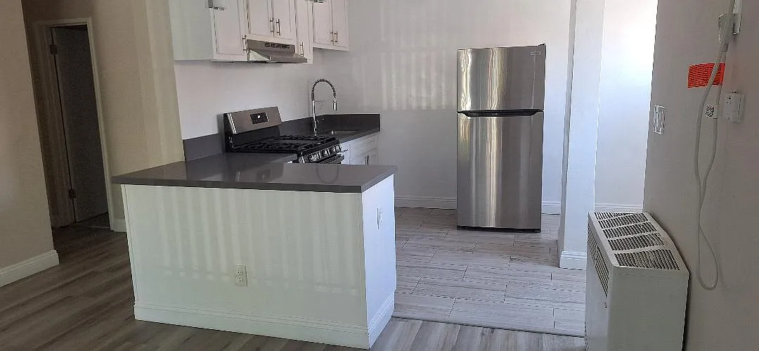 Las Palmas Apartments — Photo 4