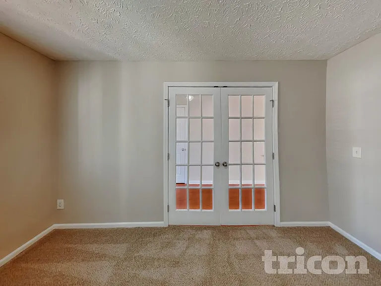 2037 Red Jacket Trce — Photo 3
