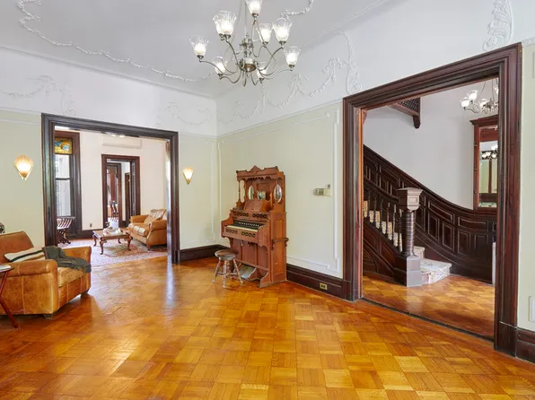 246 Gates Avenue image 4 of 19