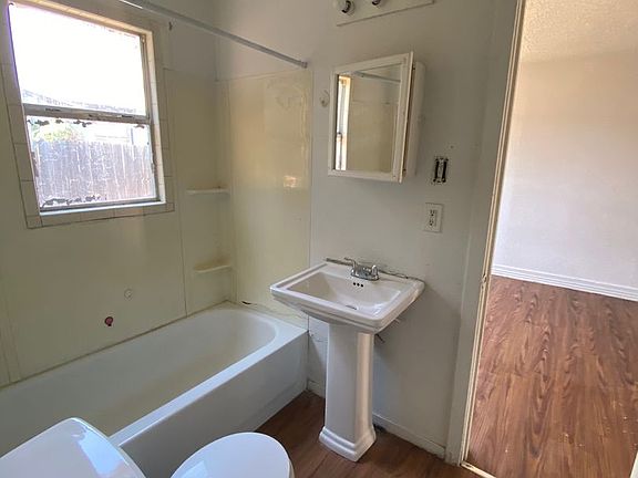 5th image of 2101 W 10th St APT 4