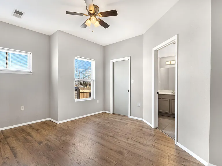 710 W Walnut St — Photo 20