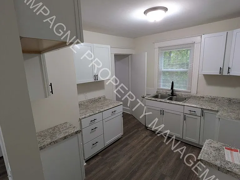 4026 Agnes Ave — Photo 11