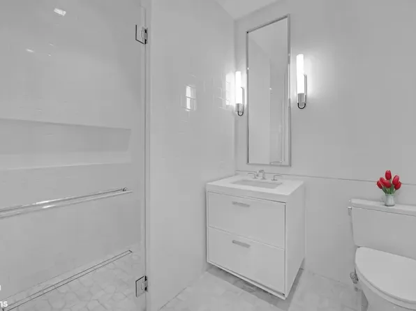 200 East 83rd Street image 14 of 18