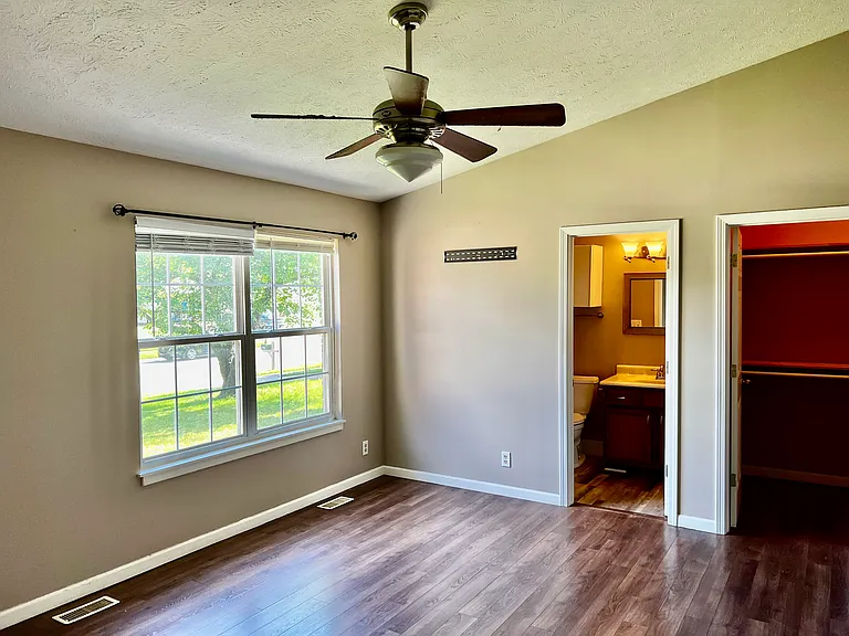 237 Cromwell Ct — Photo 16