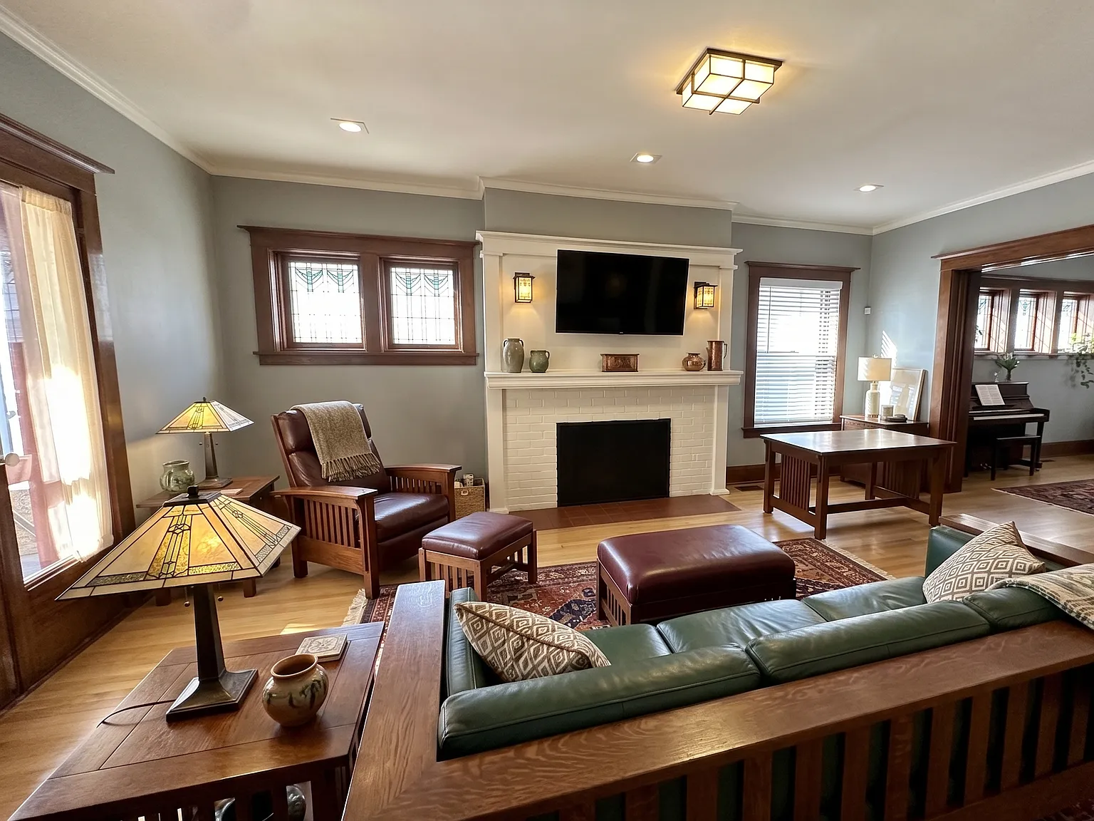 4 bed, 4.5 bath, 4791 sqft, $2,350 — Photo 2