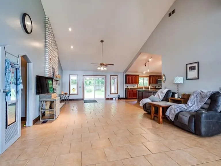 8881 Evan Ct — Photo 3