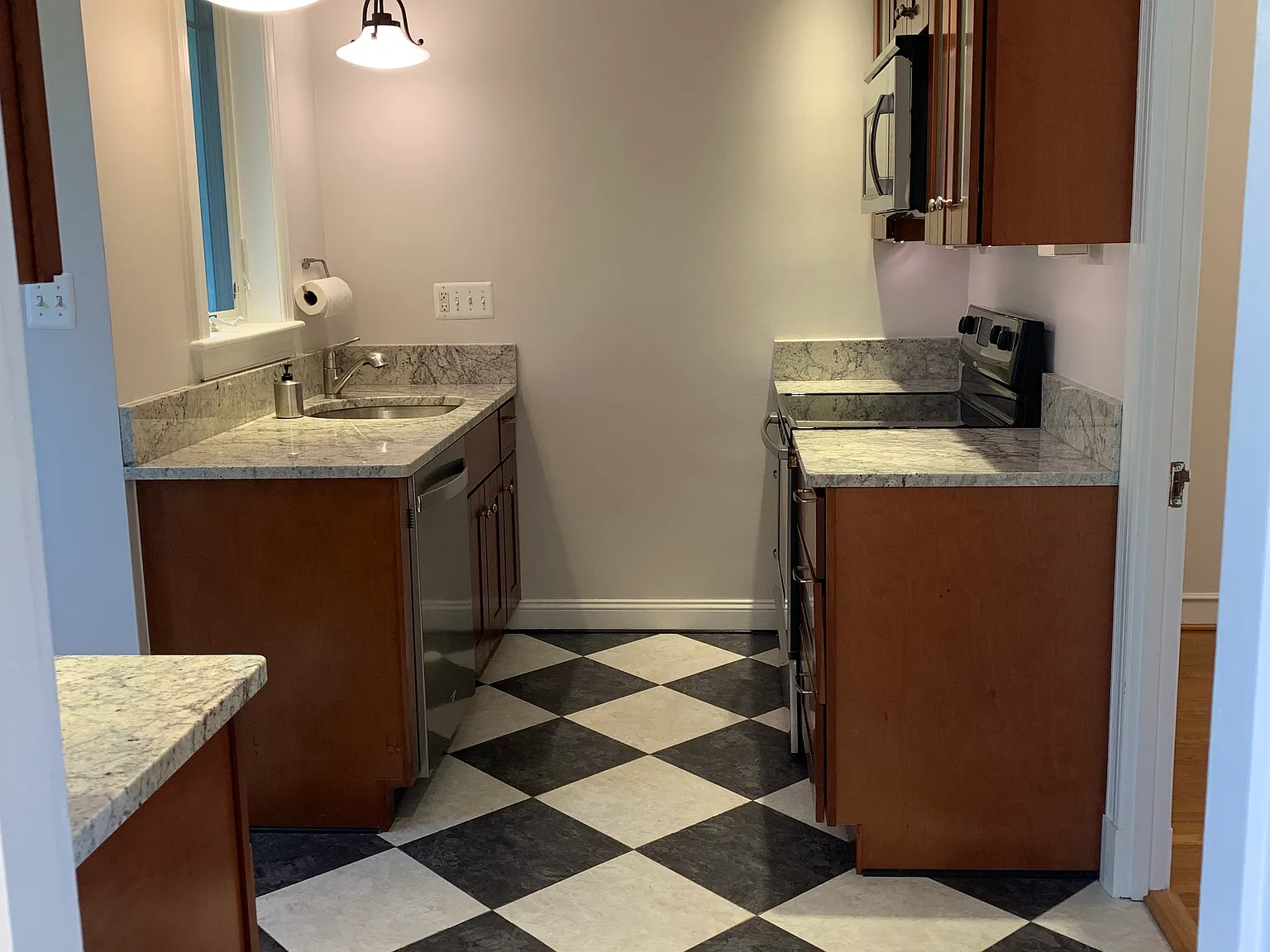 2 bed, 1200 sqft, $3,500 — Photo 3