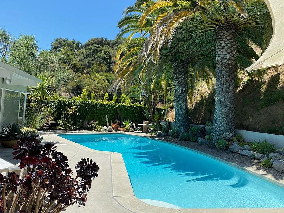 1st image of 8855 Skyline Dr