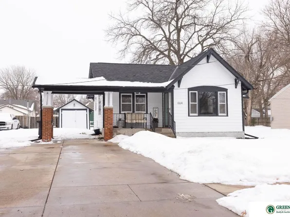 664 E 10th St, York, NE 68467