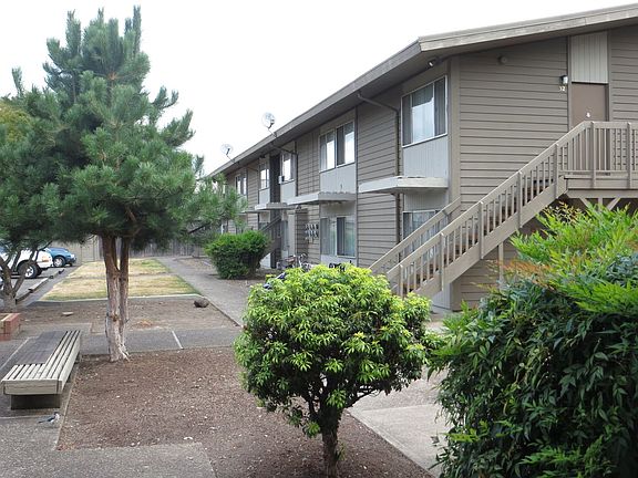 2nd image of 961 NW Hayes Ave Unit H-02