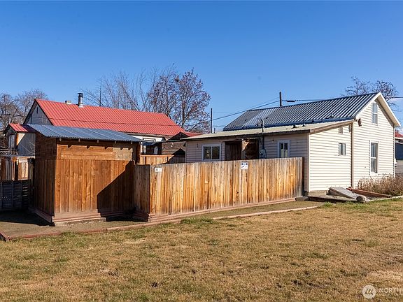 4th image of 330 Edmonds Street