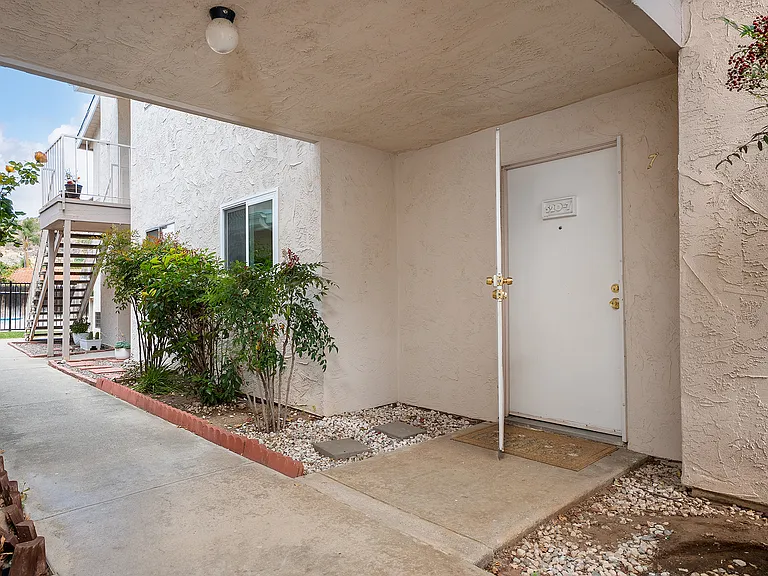 520 Sandalwood Pl #7 — Photo 38