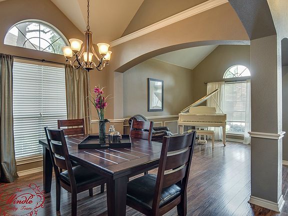 4th image of 1124 Courtney Ln